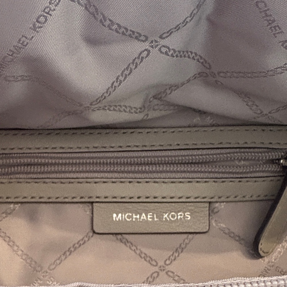 Michael Kors Silver Quilted Crossbody Bag - Picture 3 of 10